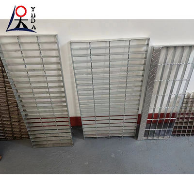 Durable Steel Walkway Steel Grating / Metal Grid Walkway  Customized Car Park Drainage