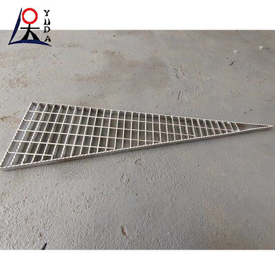 30*5mm Steel Grid Plate Drainage Covers Anti Slip Serrated Steel Walkway Grating
