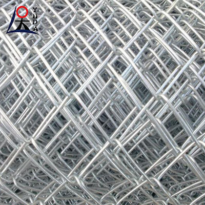 Galvanized Cyclone Wire Chain Link Iron Wire Mesh Roll Privacy Metal Fence