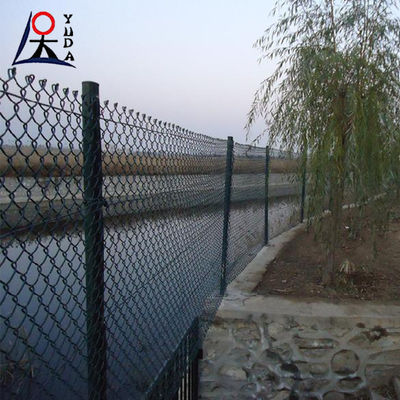 Galvanized Cyclone Wire Chain Link Iron Wire Mesh Roll Privacy Metal Fence