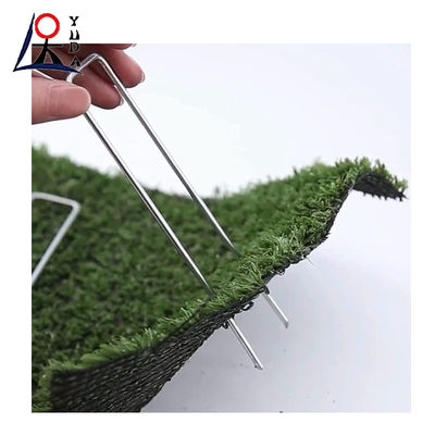 Muestra gratuita Clavos de hierba artificial galvanizados Clavos de tierra Tipo de suelo